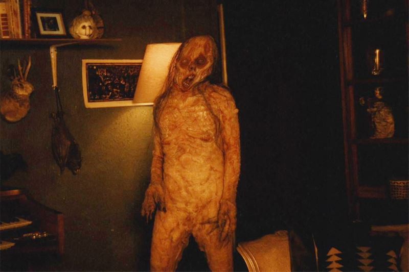 為了讓邪靈有近在身邊的驚嚇感，劇組請來肢體表演者演出，讓恐懼感再度提昇。（圖／采昌國際多媒體　提供）