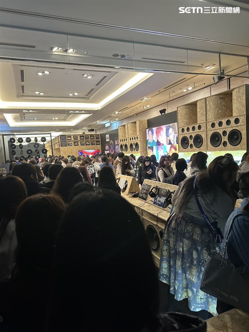 獨家／現場驚動警方！SJ 20周年特展遭罵翻　粉絲苦等5小時