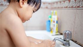 沐浴乳會讓孩子性早熟？名醫蘇怡寧發聲