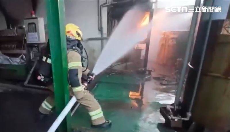 火勢於上午6時48分許撲滅，燃燒面積10平方公尺。（圖／翻攝畫面）