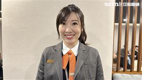 73年次的洪佳君，從空服員轉任高鐵列車長，再一路考取駕駛長資格，成為少數進入高鐵駕駛艙的女性之一。（圖／記者李育道攝影）