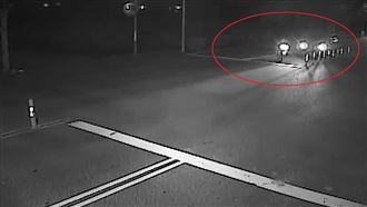 70歲嬤清晨摸黑上工　騎車被撞飛搶救不治