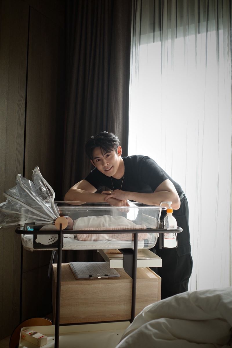 陳奕女兒在嘉禾產後護理中心住了一個月，期間他與老婆也學到許多照護技巧。（圖／陳奕提供）