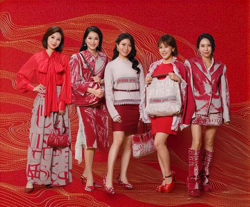 鄭凱中（左起）、李昕芸、李文儀、設計師、高毓璘、朱培滋換上新春造型大合照。（圖／三立提供）