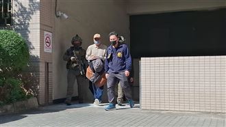 涉跨國洗錢案！四海幫主張存偉移送畫面曝