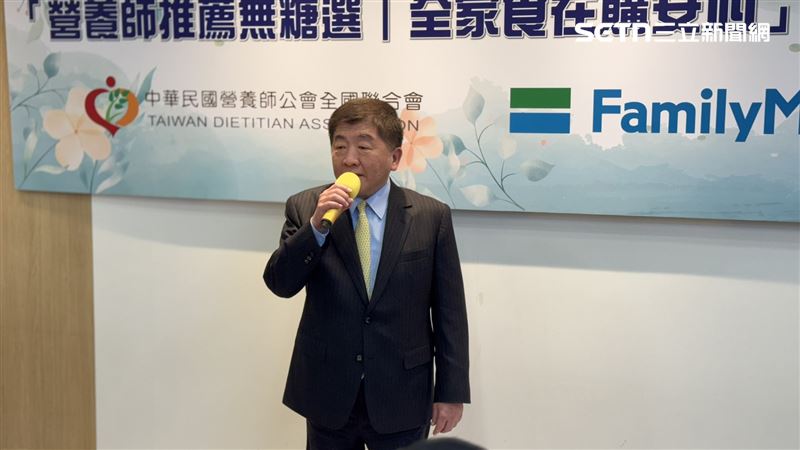 行政院政務委員陳時中表示，期盼未來便利商店能推動「一日無糖日」，透過特定一天全面主打無糖商品，搭配營養師衛教宣導，提醒民眾減糖的重要性。（圖／記者蔣季容攝影）