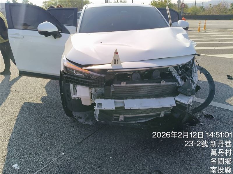 男子駕駛休旅車追撞緩撞車。（圖／翻攝畫面）
