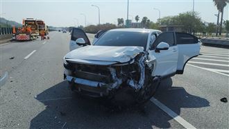 自動駕駛釀禍！休旅車撞緩撞車飄移180度