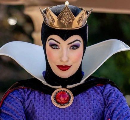 迪士尼「壞皇后」慘遭解雇，近日本人接受專訪親揭真相。（圖／翻攝自X）