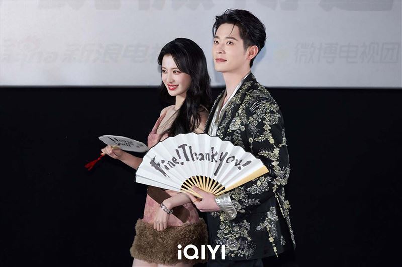 《成何體統》王楚然（右）、丞磊戲裡戲外CP感十足。（圖／iQIYI愛奇藝國際版）