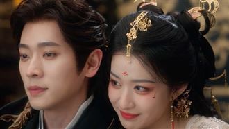 王楚然、丞磊戲外摟腰！粉紅泡泡爆棚