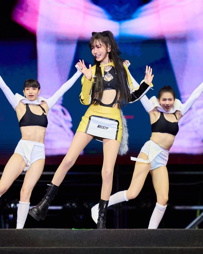 鴻海尾牙邀請謝金燕演出。（圖／一直打不倒有限公司 提供）