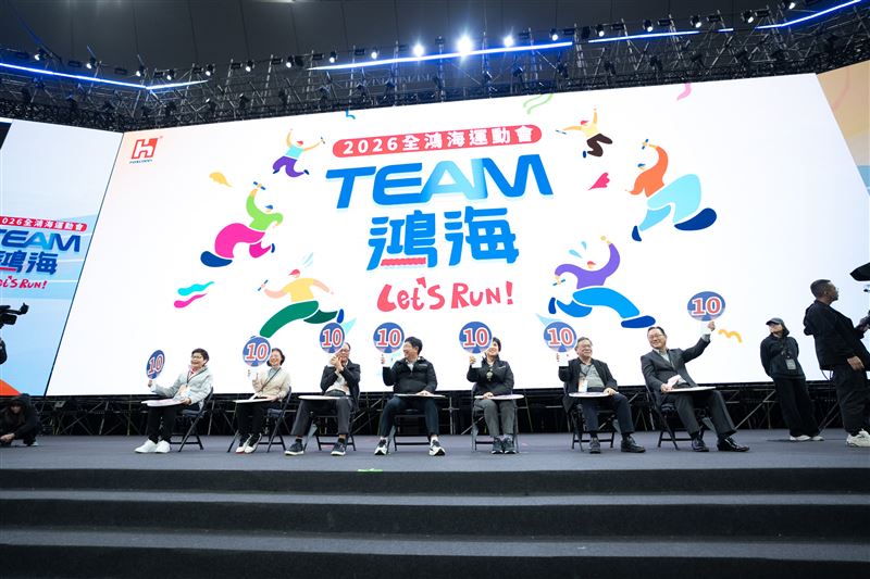 鴻海創辦人特別獎開出10個1,000萬元大獎，全場員工尖叫到破音，大巨蛋瞬間沸騰！創辦人特別獎爆重大插曲，4位中獎員工不在現場遭重抽，錯失千萬現金，全場扼腕痛呼太殘忍！（圖／鴻海提供）