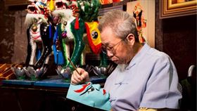 ▲蔡爾容藝師與作品。（圖／翻攝自雲林縣政府文化觀光處粉絲專頁）