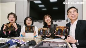 民進黨立委鍾佳濱、張雅琳、范雲、林月琴玩「台北大空襲」桌遊。（圖／記者楊士誼攝影）