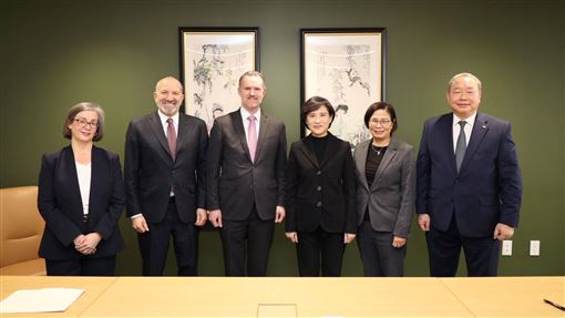 台美ART定案　鄭麗君8時開記者會說明