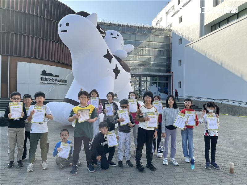 超萌「宋江陣」現身新營！15位小探險家結訓，兩天一夜用身體寫家鄉故事。（圖／台南市文化局提供）