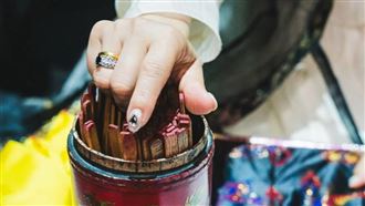 命理節目問題輕浮惹怒神　她通靈一半大吼