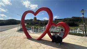 新北市北海岸的石門雙心公園，象徵幸福的雙心地標與開闊海景。（圖／景觀處提供） 