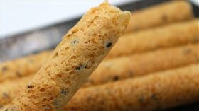 李婉萍提醒，3根傳統的原味蛋捲含糖約14克，等於吞下了4條糖包。（示意圖／photoAC）