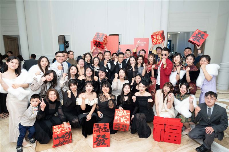 麗富康盛大舉辦尾牙慶豐收，邀請事業夥伴齊聚一堂，現場洋溢歡笑與活力