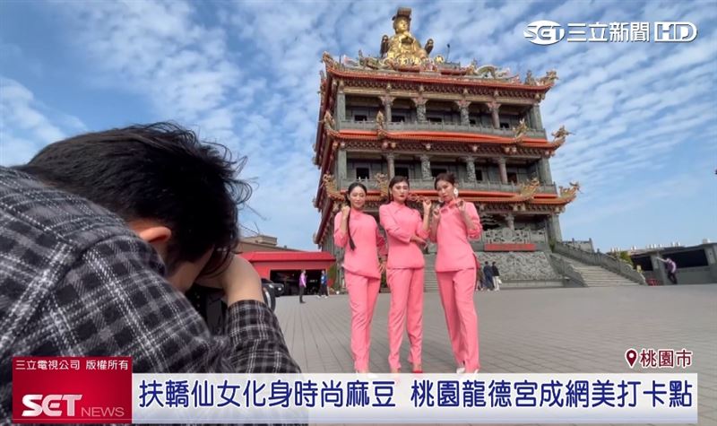 原本遶境的扶轎仙女搖身一變成為時尚麻豆，選在宮廟的各處拍攝美照