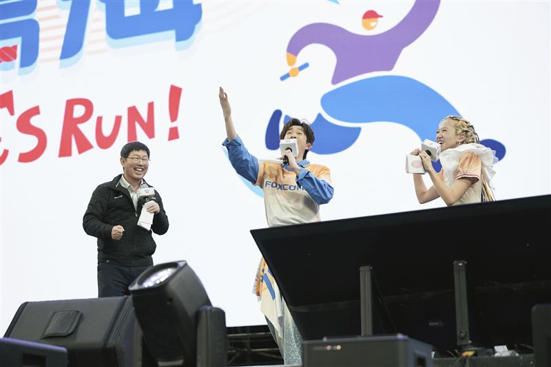 陳漢典LuLu合體主持鴻海尾牙！（圖／一直打不倒有限公司提供）