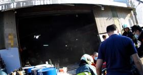 延平北路油桶突爆裂　男子切割彈飛「頭部重創」一度命危