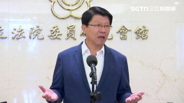 謝龍介抱怨，以後「誰願意娶台灣的女孩？誰願意嫁給台灣的男生？」（圖／翻攝畫面）