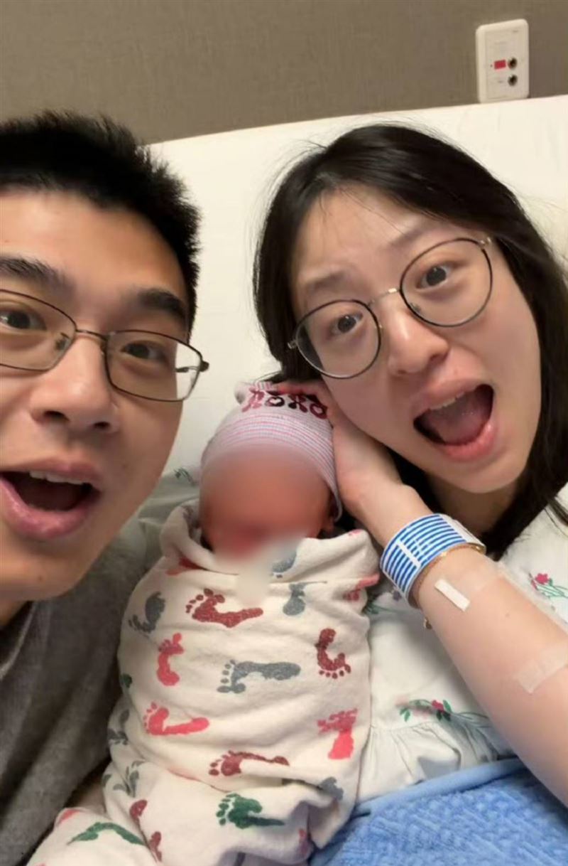 保羅公開妻子生產片挨轟。（圖／翻攝自微博）