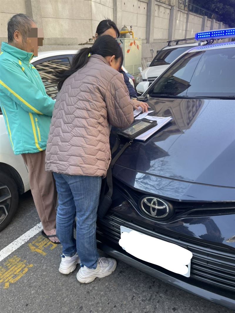 白牌車違規載客，不但罰10萬還吊銷駕照。（圖／新竹監理站提供）