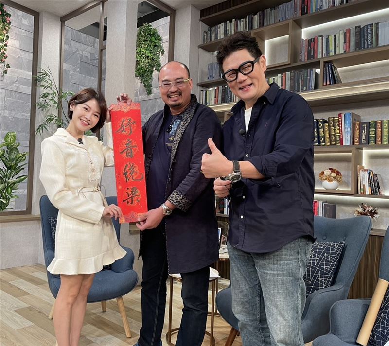 《好宅敲敲門》邀請裝修達人「裝修小武郎」（右）與風水專家「一理老師」（中），分享2026年裝修省錢秘訣與開運撇步。（圖／好宅敲敲門提供）