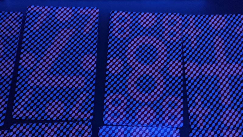 蘇男被抓包將賭具特殊藥水「詐賭」。（圖／翻攝畫面）