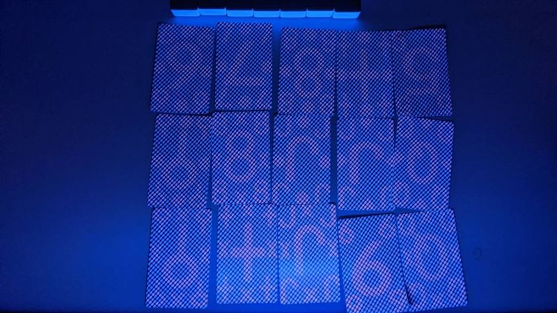 蘇男被抓包將賭具特殊藥水「詐賭」。（圖／翻攝畫面）