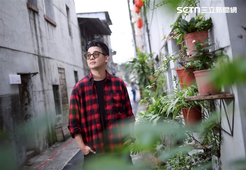 胡瑋杰談起一對兒女的生活瑣事，字裡行間全是為人父的喜悅與感慨。（圖／記者鄭孟晃攝影）