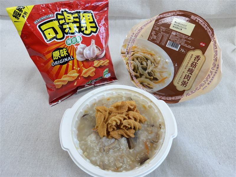 香菇瘦肉粥＋可樂果。(圖／萊爾富提供）