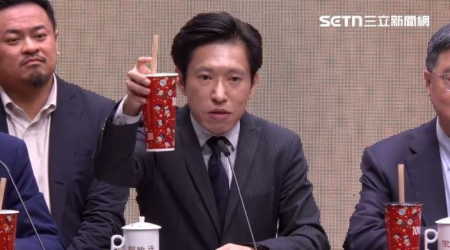 張惇涵舉杯珍珠奶茶：關稅談判成果縮影