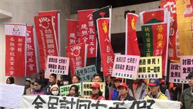 勞團發起討回七天假、廢止勞基法修惡公投　記者張之謙攝