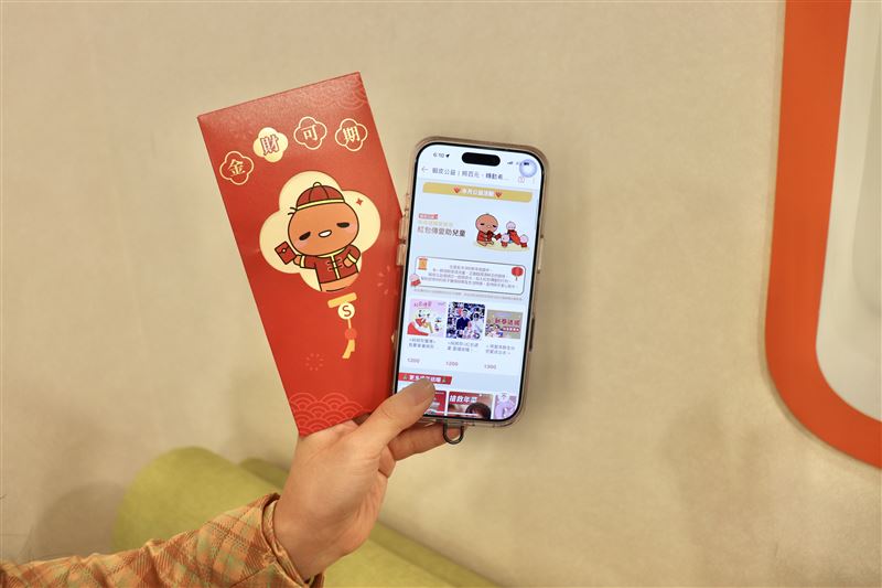 蝦皮公益以「百元捐」發起年節行動號召，讓民眾在準備紅包與採買年貨時，能把一份小紅包變成孩子的溫飽與開學底氣。（圖／品牌業者提供）