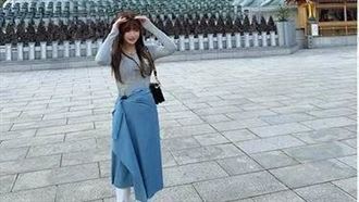 網美穿迷你裙拜廟怨被圍布　網轟：沒常識