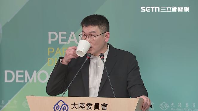 李貞秀衝陸委會前吐心聲 梁文傑神回1句