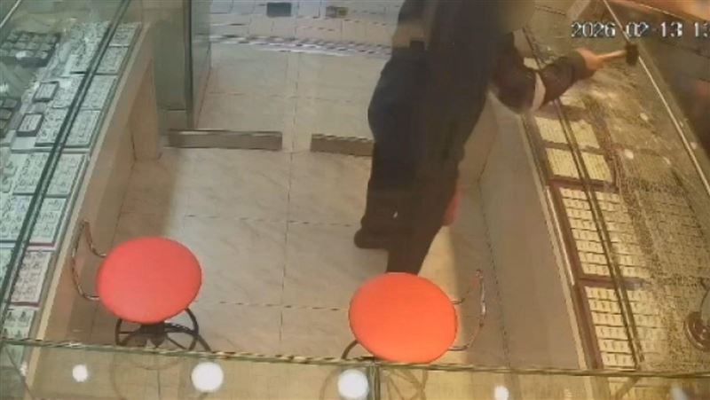 搶銀樓沒得手還被店家關 桃園男狼狽落跑