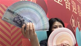 央行公布「臺灣之美」鈔券主題票選結果，由「島嶼生態」以16.88%得票率奪冠，將納入新版鈔券設計參考。抽獎名單3/16公布。（圖／記者師瑞德攝影）