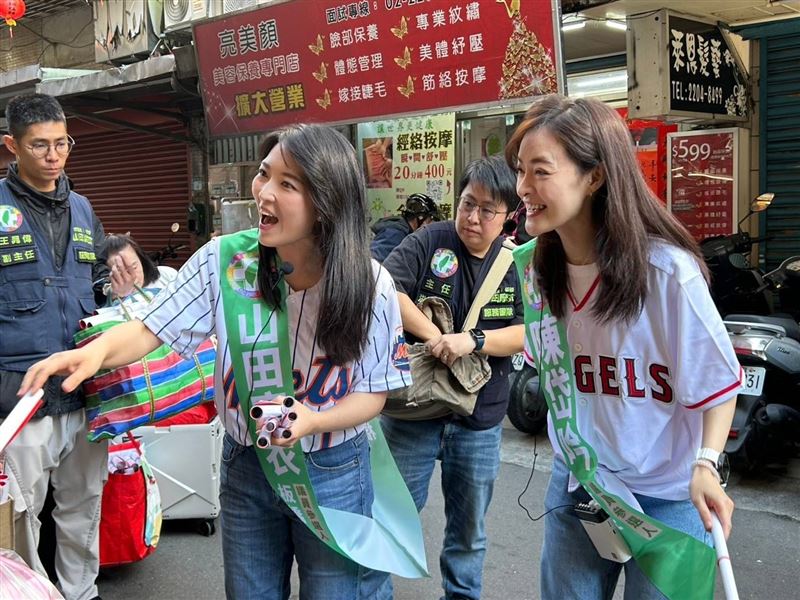 陳岱吟拚初選合體山田摩衣游錫堃「時和歲稔」春聯超搶手