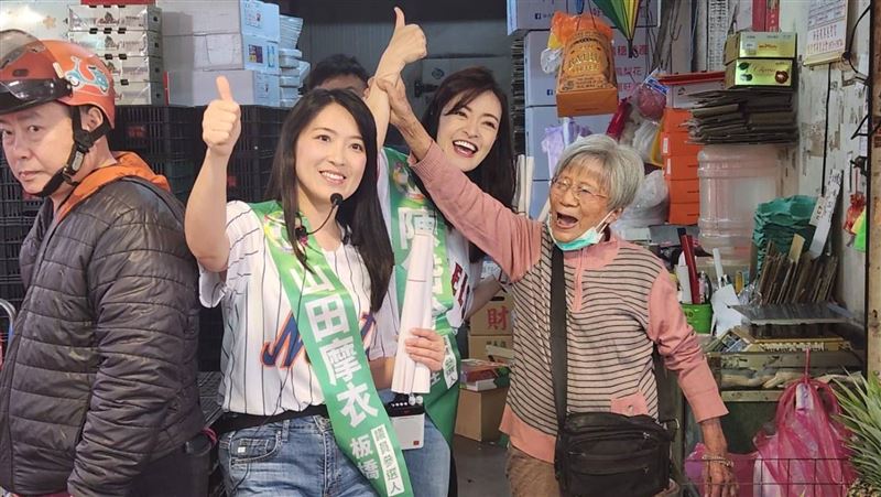 陳岱吟拚初選「時和歲稔」春聯超搶手