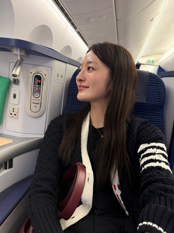 東大校花透露自己「壓線搭機」遭炎上。（圖／翻攝自神谷明采IG、X平台）