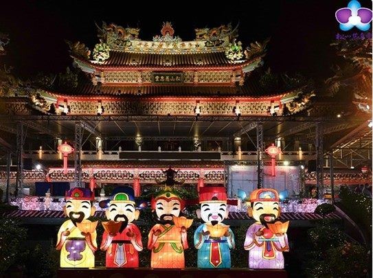 松山慈惠堂展出精緻的傳統花燈（圖為2024年燈飾）。（圖／臺北市政府觀光傳播局提供）