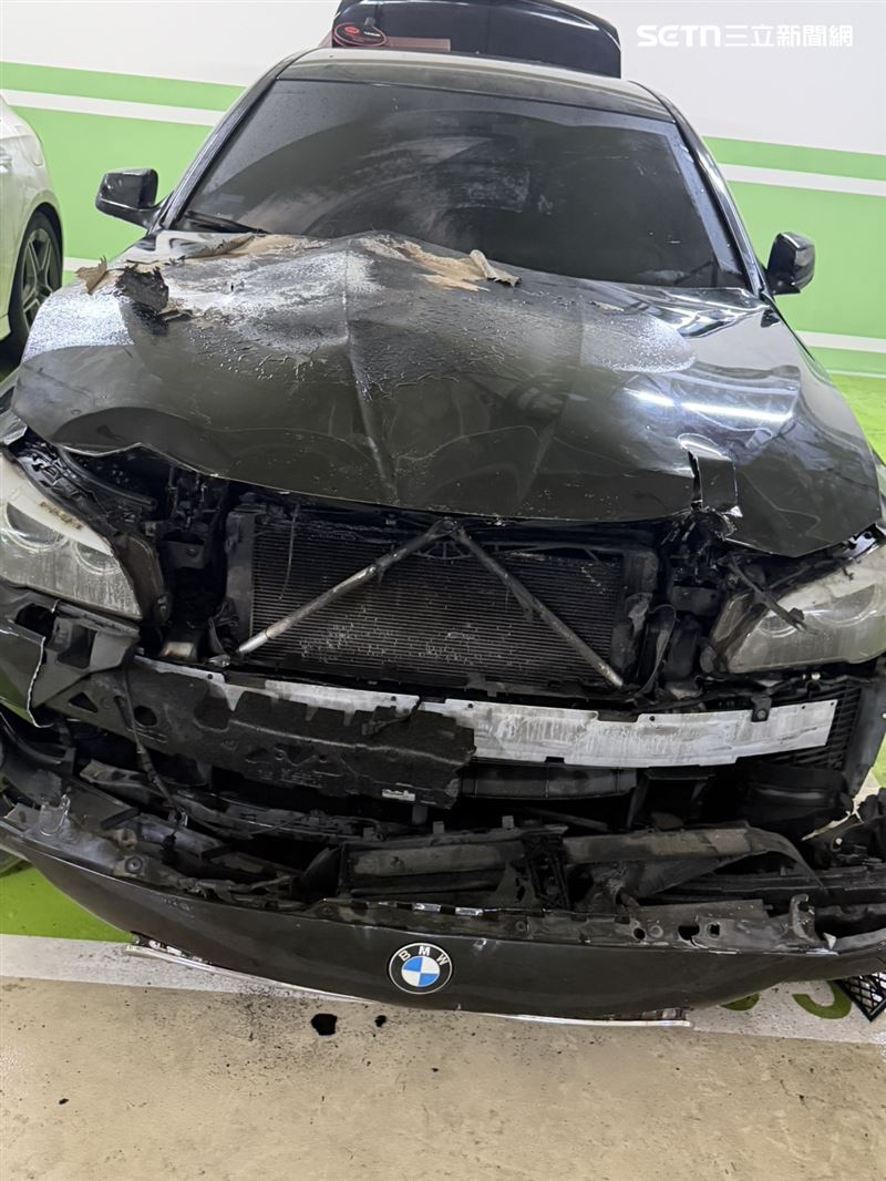 起火車輛為一輛黑色BMW轎車。（圖／翻攝畫面）