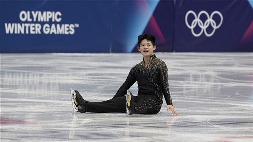 李宇翔長曲決賽0失誤完賽躺冰面享受歡呼