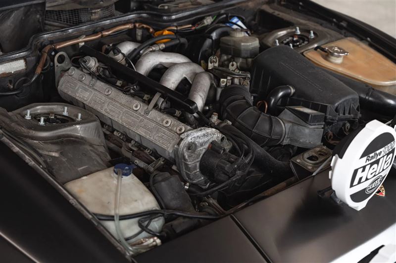 維持原車的直列四缸引擎搭配手排變速箱。（圖／翻攝Elferspot網站）